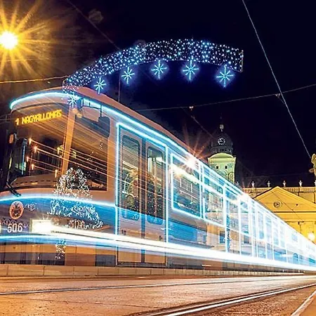 Kitty Downtown * Ντέμπρετσεν